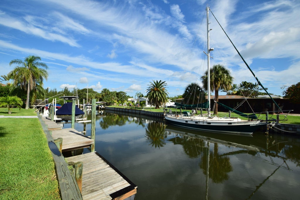 Photo of 705 Bahia Mar Road, FL (MLS # B26031525)