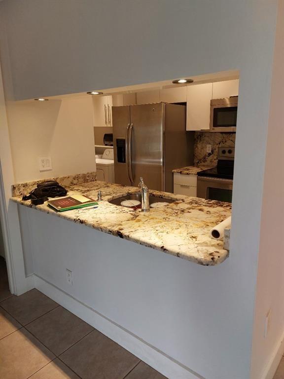 Sunrise Nob Hill East - Residential Lease