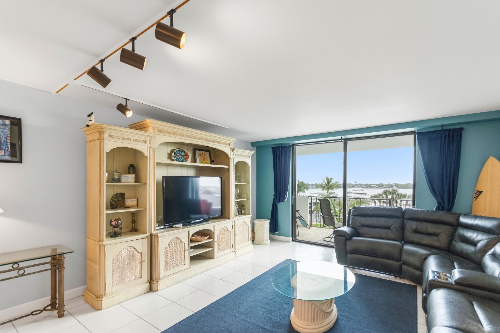 1200 MARINE Way 203