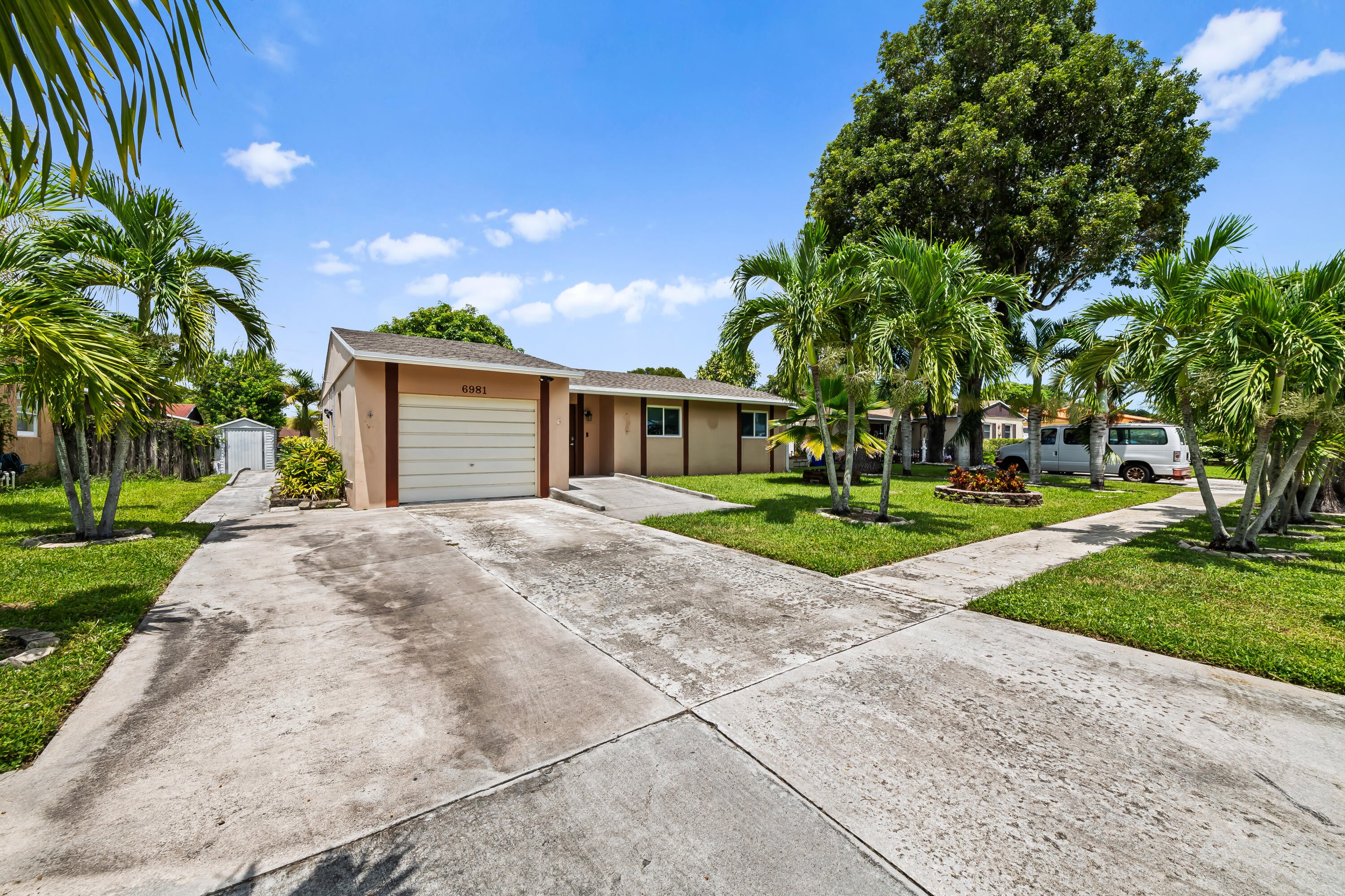 6981 SW 1ST Court