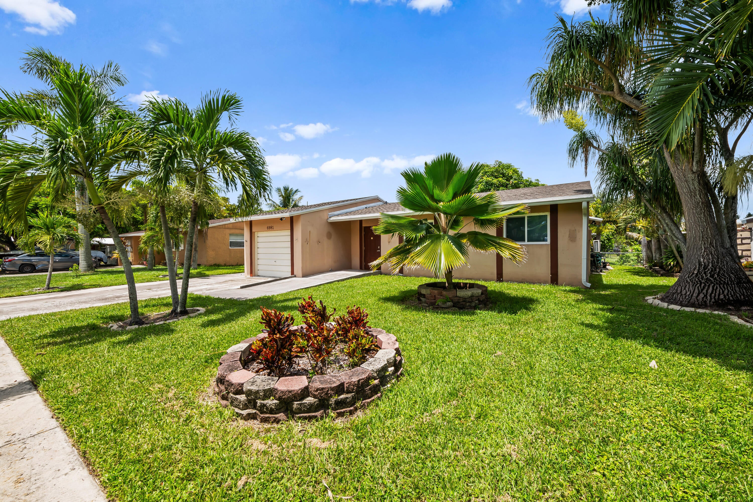 6981 SW 1ST Court