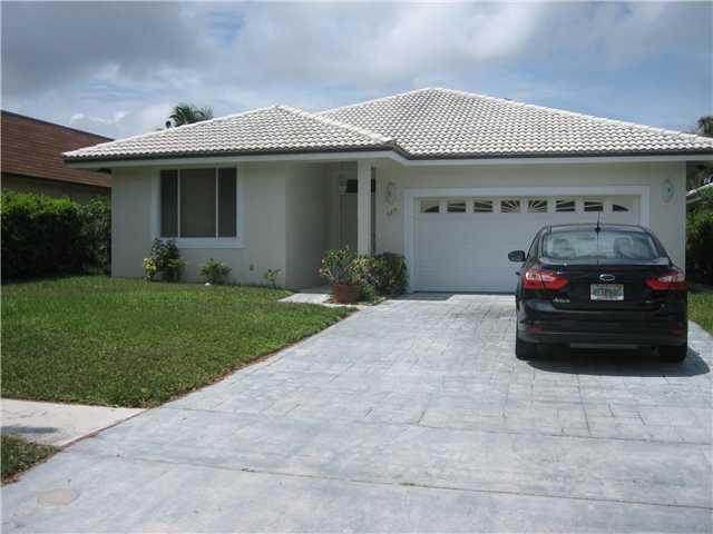Light and bright east Boca home with open floor plan, and large backyard. close to beach, shopping and restaurants. Tenant pays all utilities, and lawn care. Available 7/10/19, Pets being considered, $500 non-refundable pet deposit.