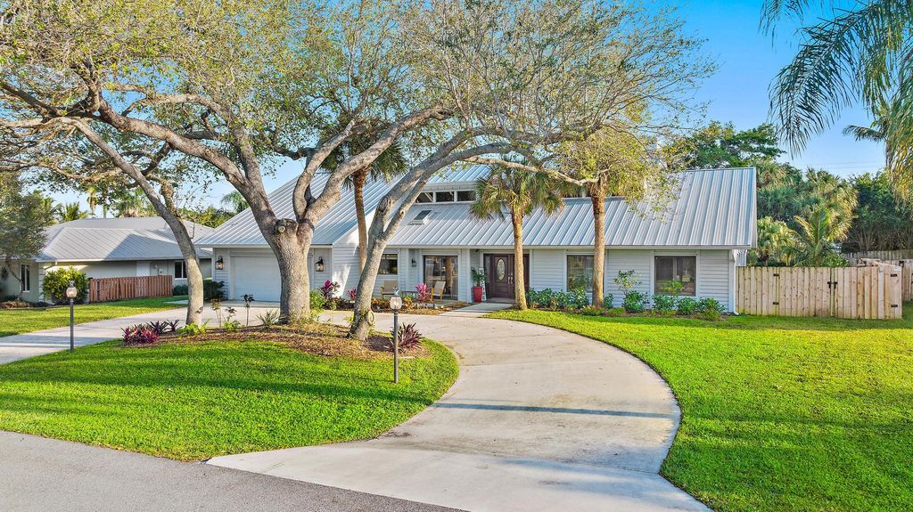 Photo of 8422 SE Quail Ridge Way, Hobe Sound, FL 33455 (MLS # B26013393)