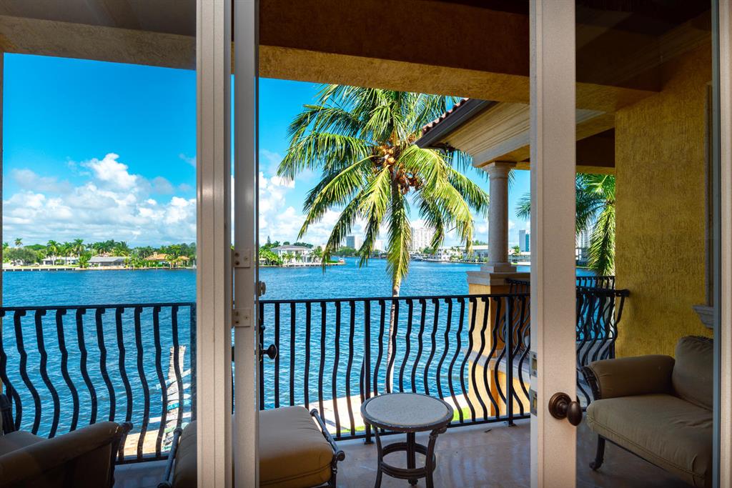 SANTA BARBARA SHORES - Residential