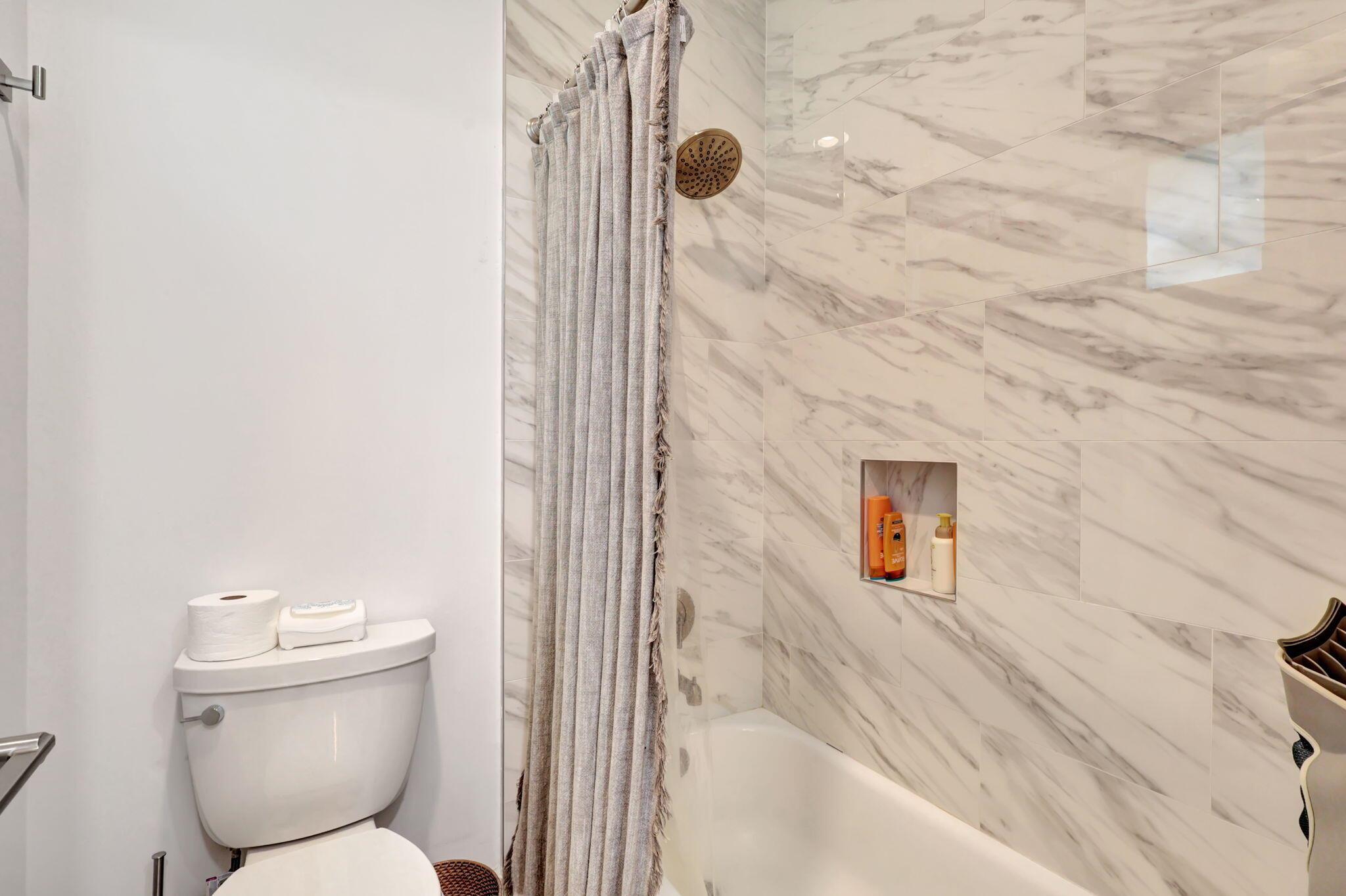 ISLES AT WELLINGTON 4 - Residential Lease