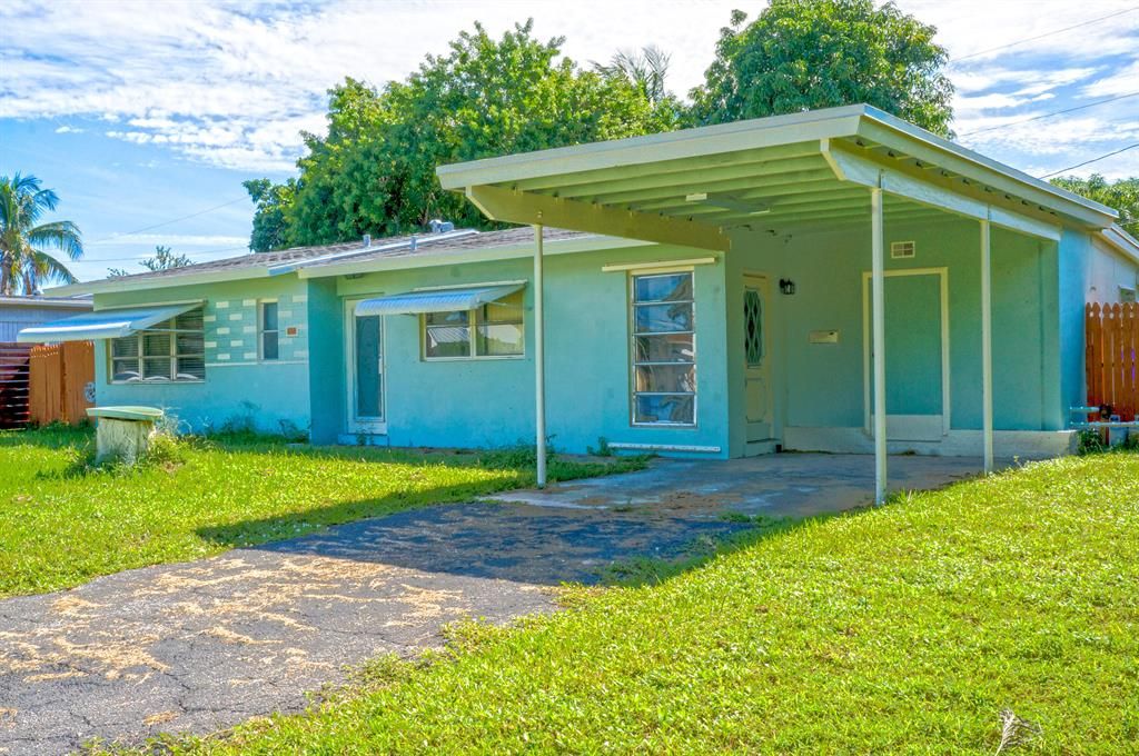 Photo of 825 Cinnamon Road, North Palm Beach, FL 33408 (MLS # R10756993)