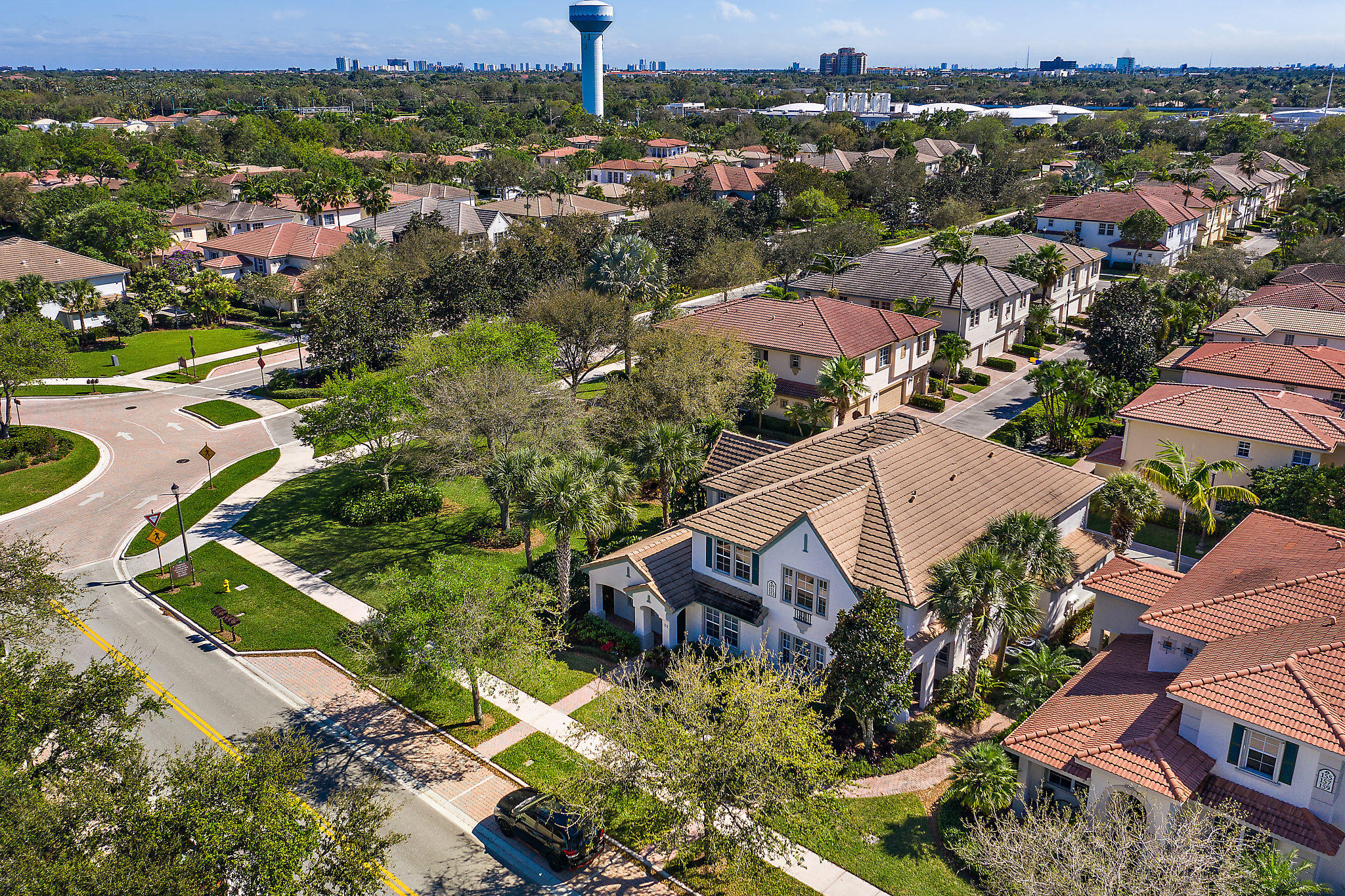 MANSIONS AT EVERGRENE WEST CONDO - Residential Lease