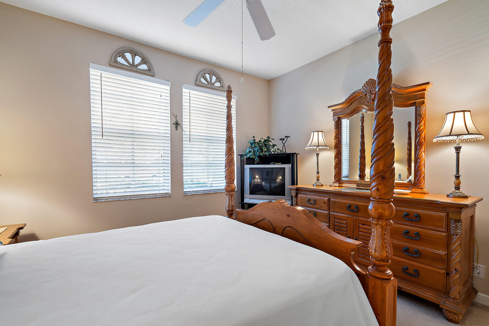 MANSIONS AT EVERGRENE WEST CONDO - Residential Lease