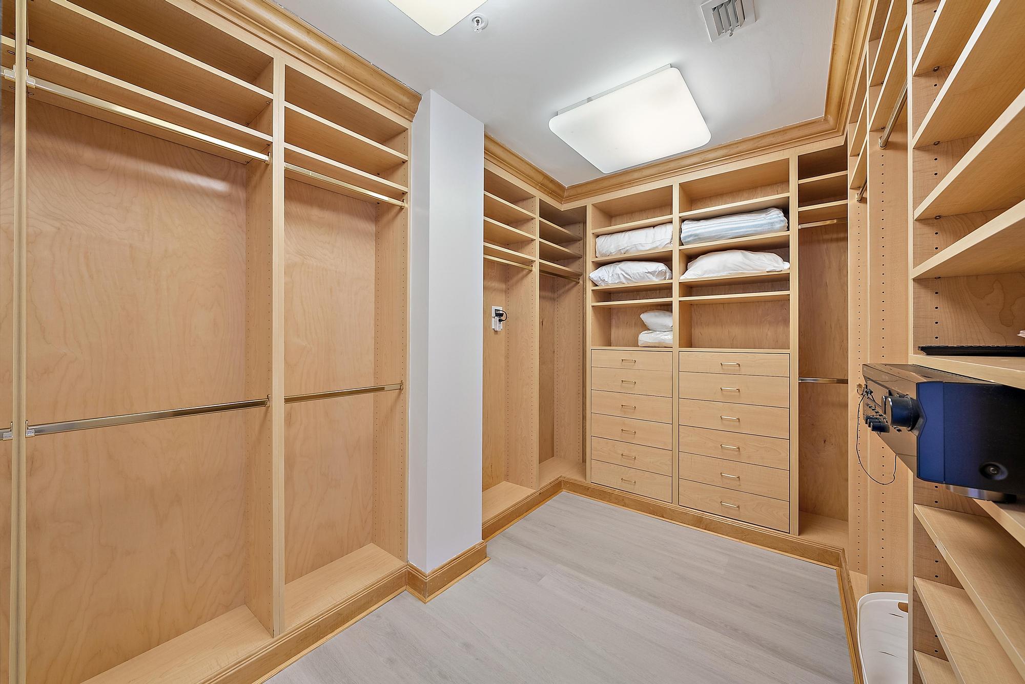 ATHENA CONDO - Residential