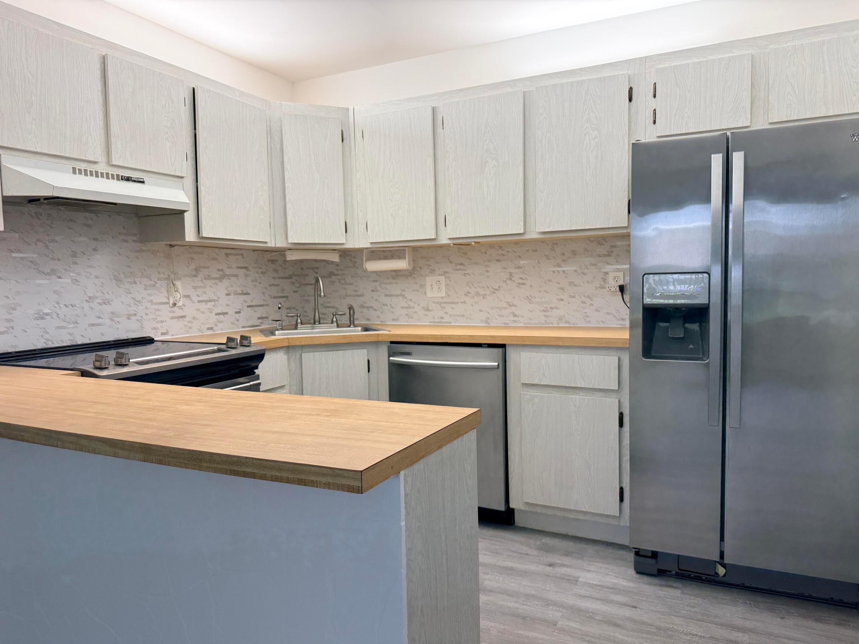 Properties 318 Knotty Pine Circle D-2