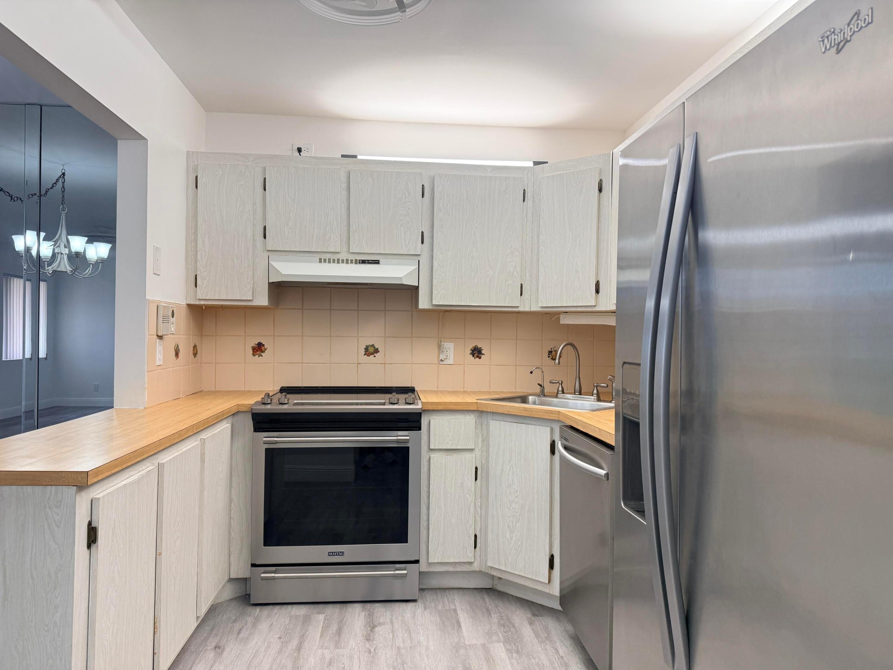 Properties 318 Knotty Pine Circle D-2