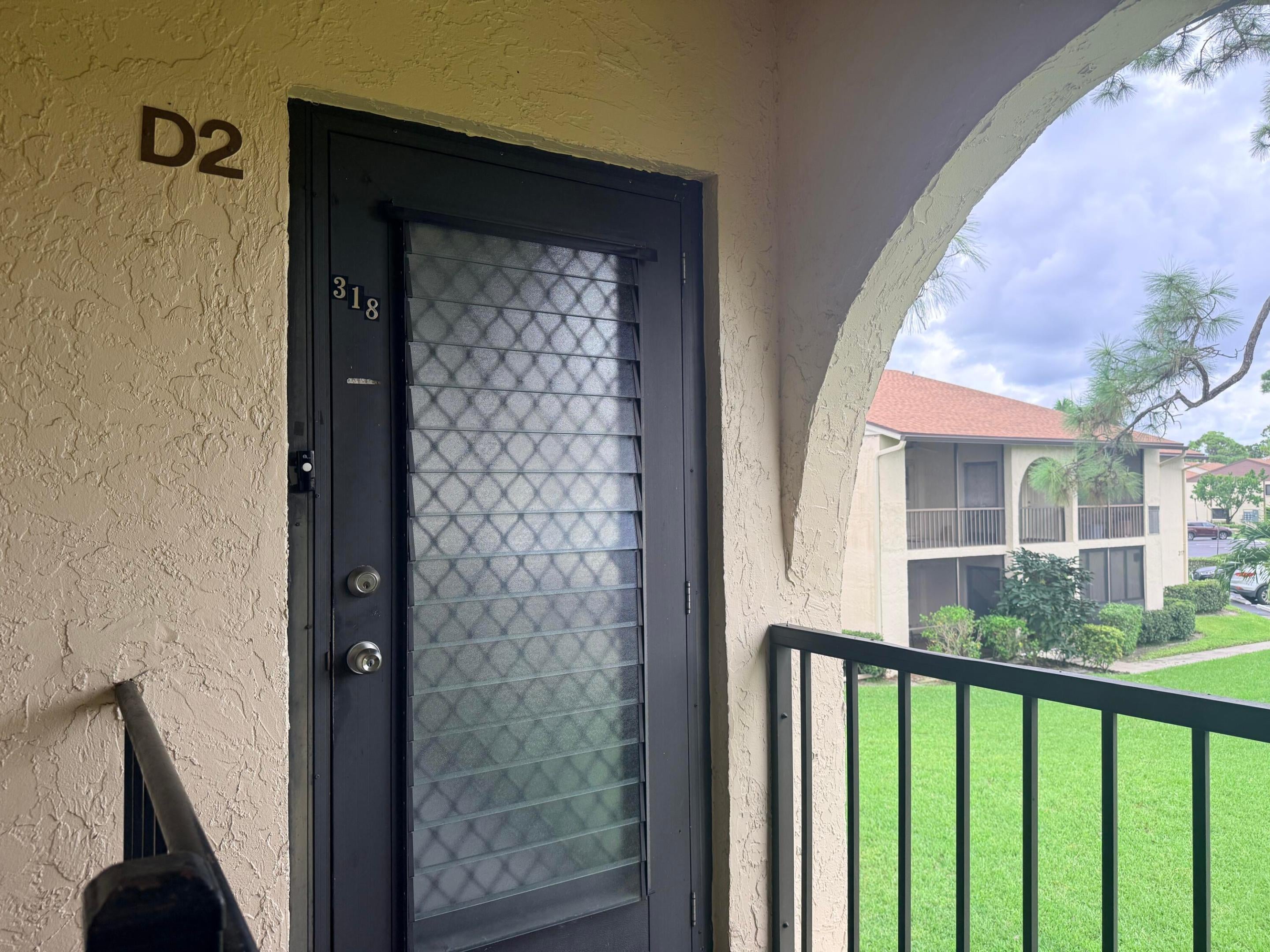 Properties 318 Knotty Pine Circle D-2