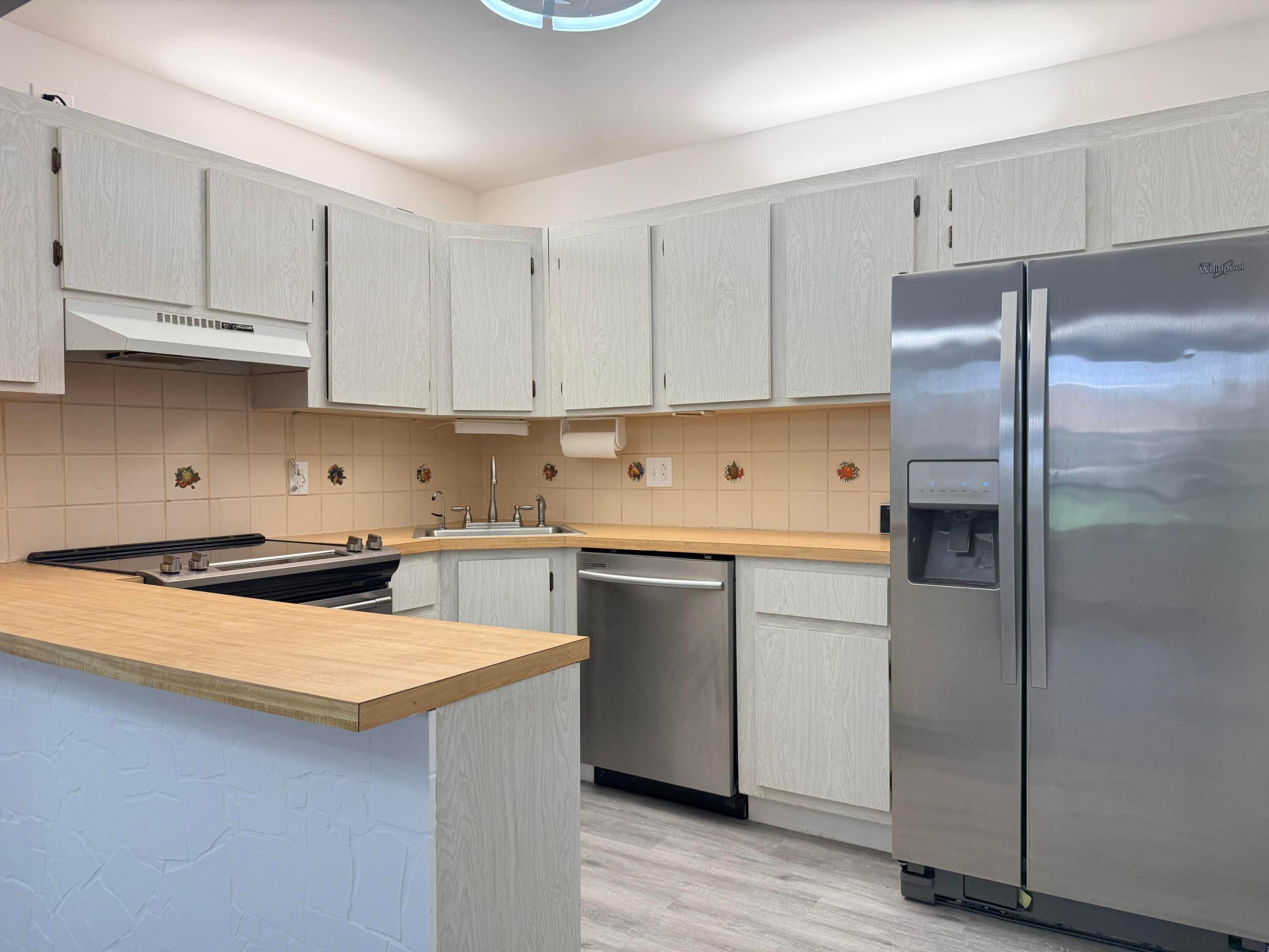 Properties 318 Knotty Pine Circle D-2