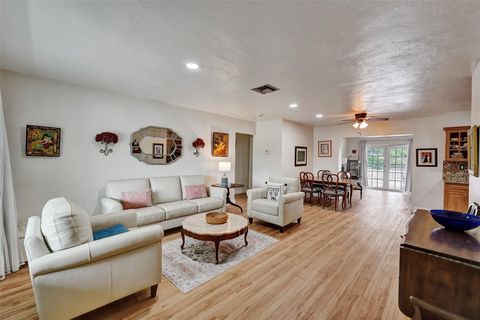 Single Family Residence in Tamarac FL 7100 92 AVE Ave 5.jpg