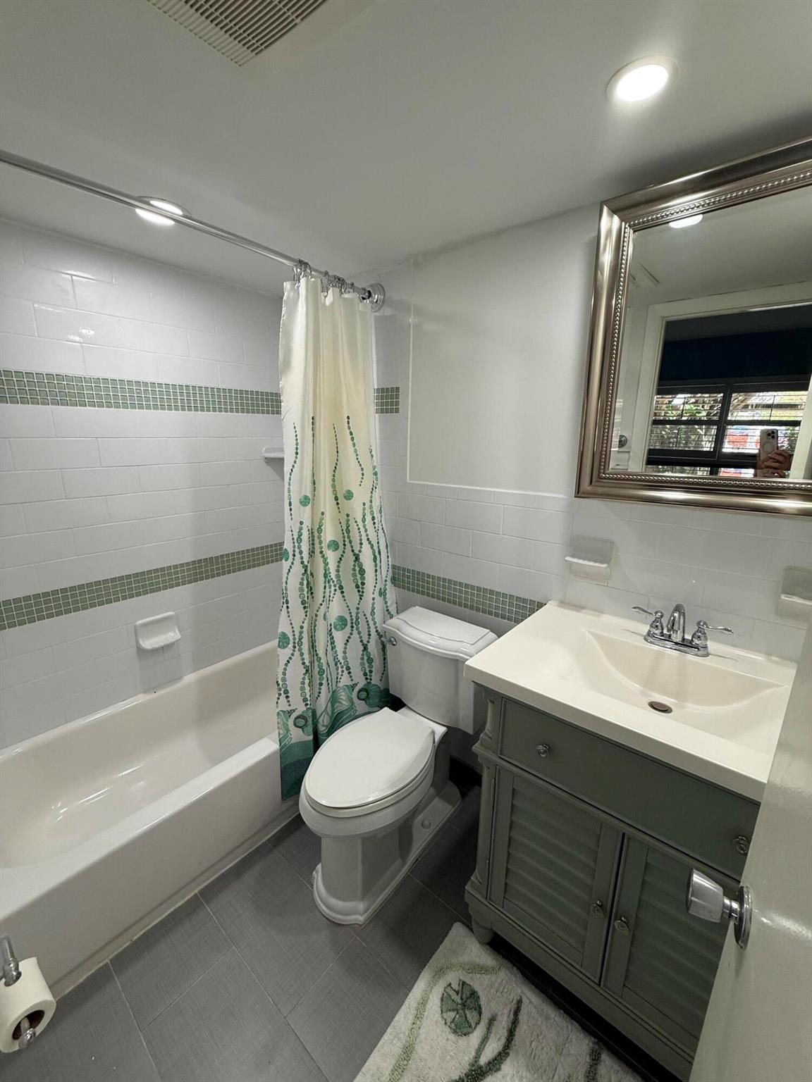 TROPIC HARBOR - Residential