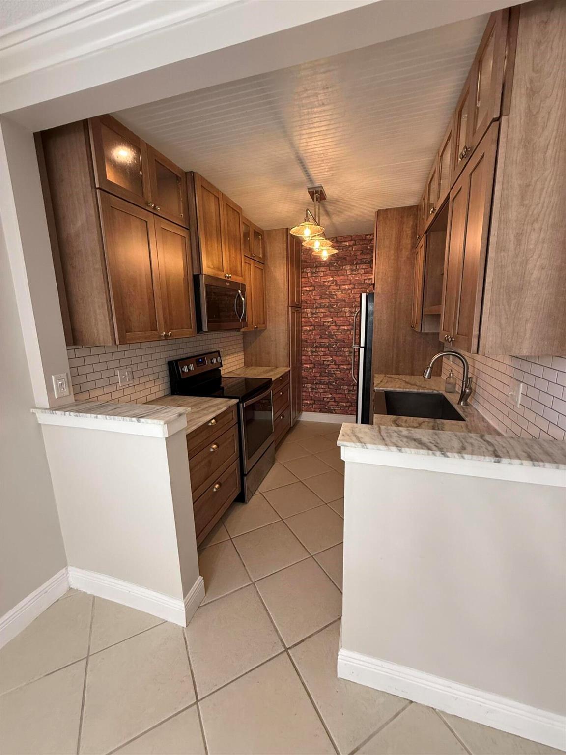 TROPIC HARBOR - Residential