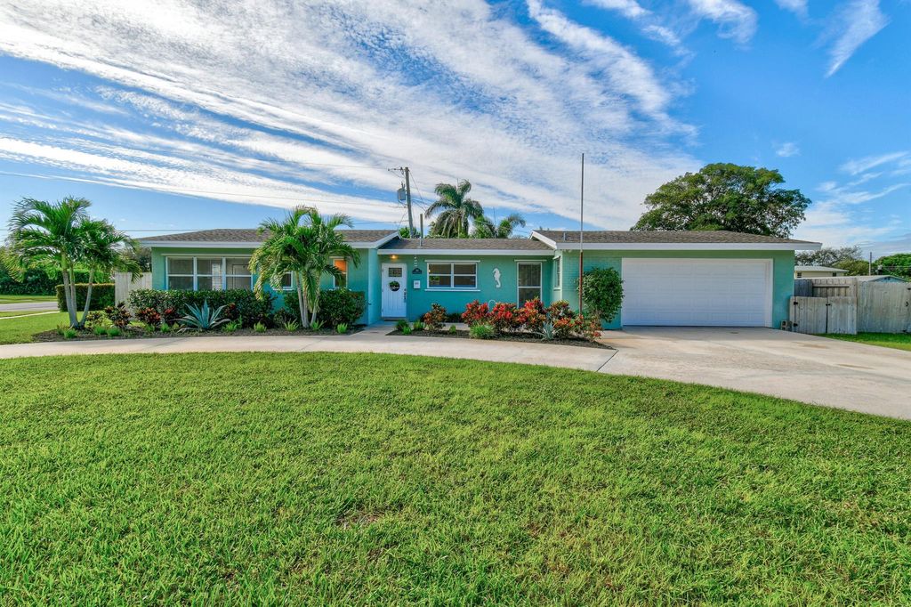 Photo of 740 Alamanda Drive, North Palm Beach, FL 33408 (MLS # R10926203)