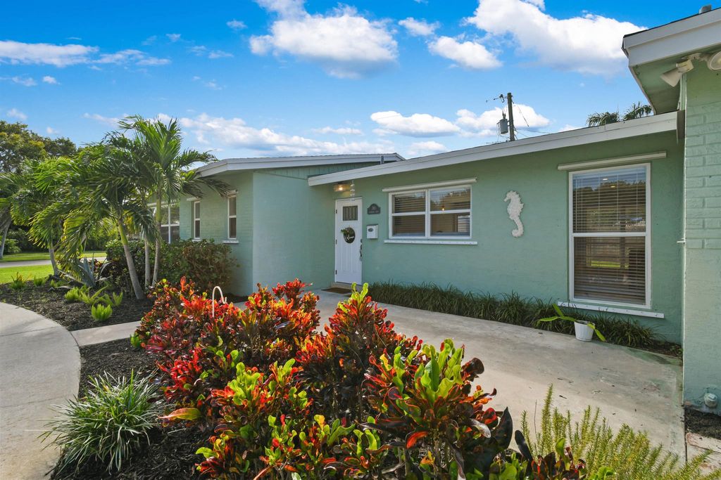 Photo of 740 Alamanda Drive, North Palm Beach, FL 33408 (MLS # R10926203)