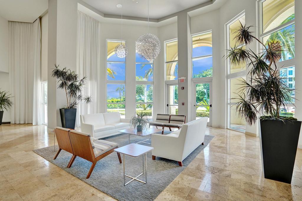 PALMETTO PLACE CONDO - Residential Lease