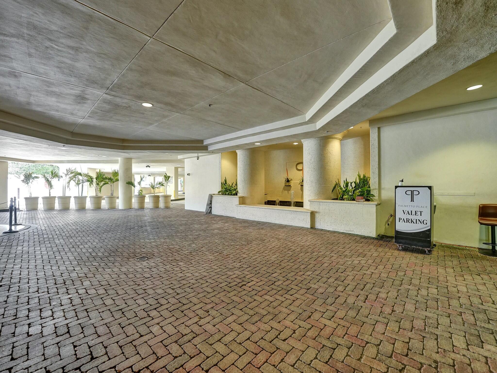 PALMETTO PLACE CONDO - Residential Lease