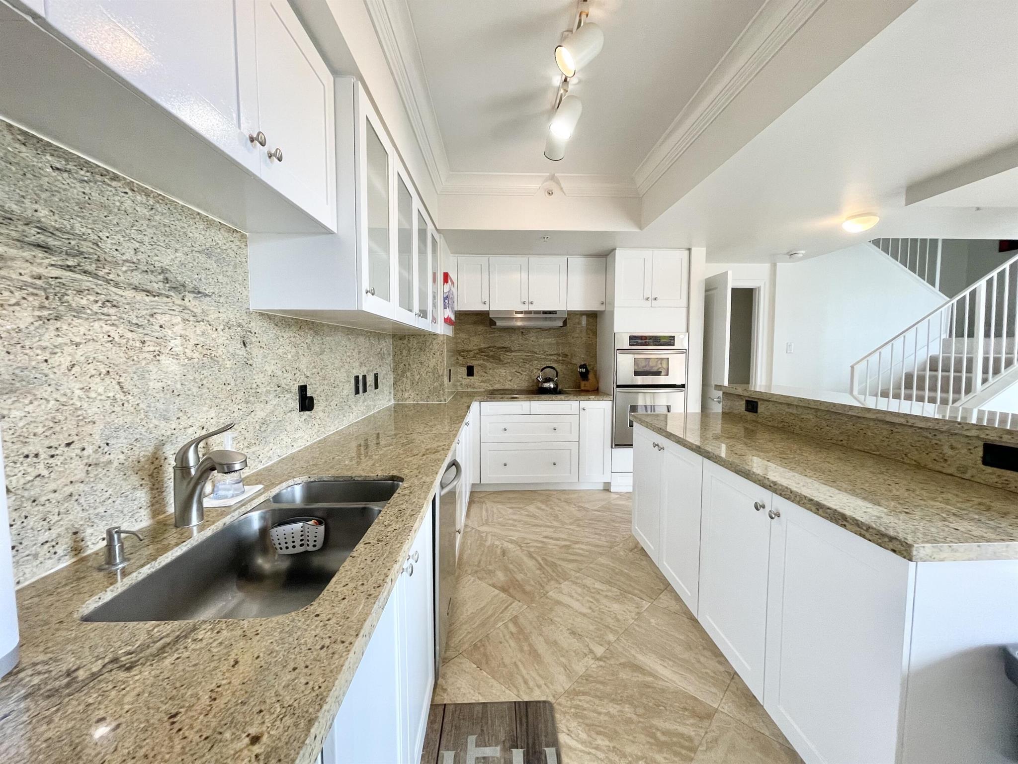 PALMETTO PLACE CONDO - Residential Lease