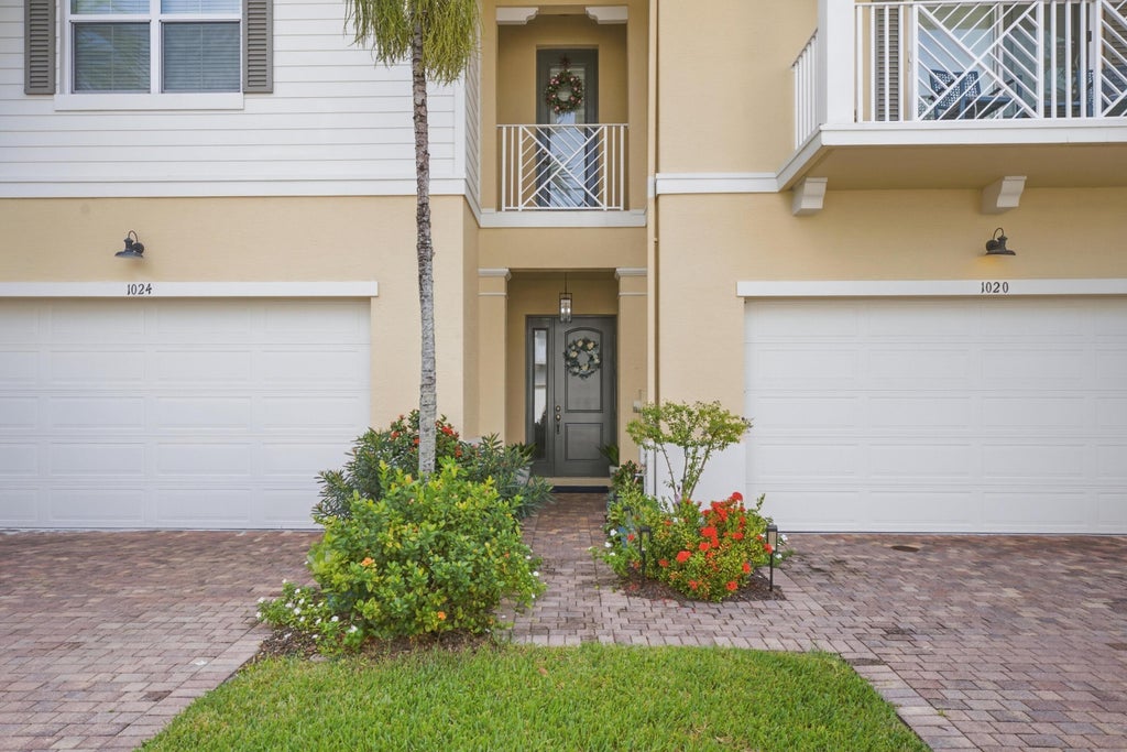 Photo of 1020 PICCADILLY Street, Palm Beach Gardens, FL 33418 (MLS # B26081718)