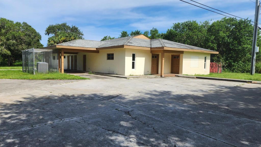 Photo of 3988 Kings Highway, Fort Pierce, FL (MLS # R10910993)