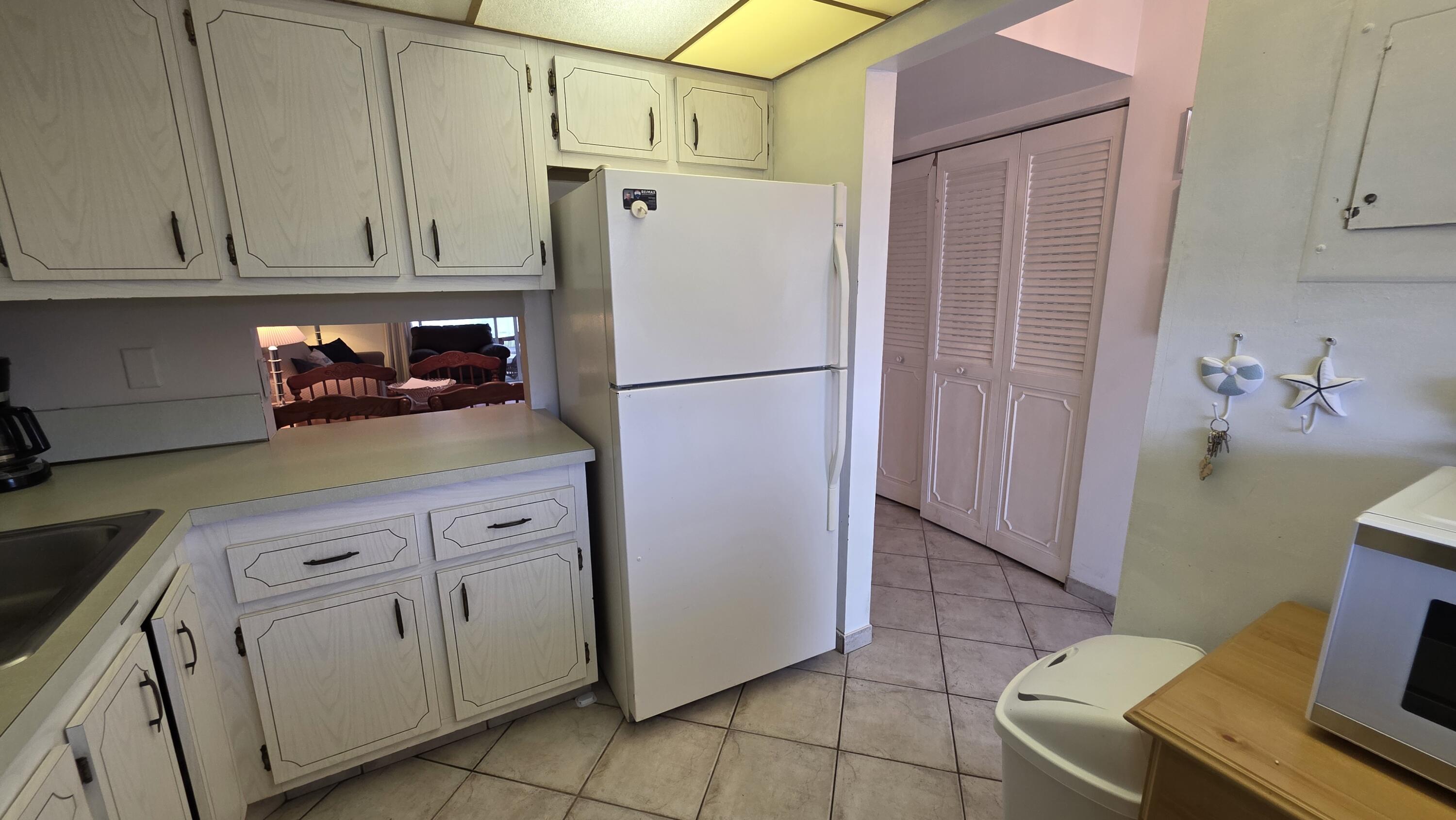 LAUDERDALE OAKS CONDO XVI - Residential Lease