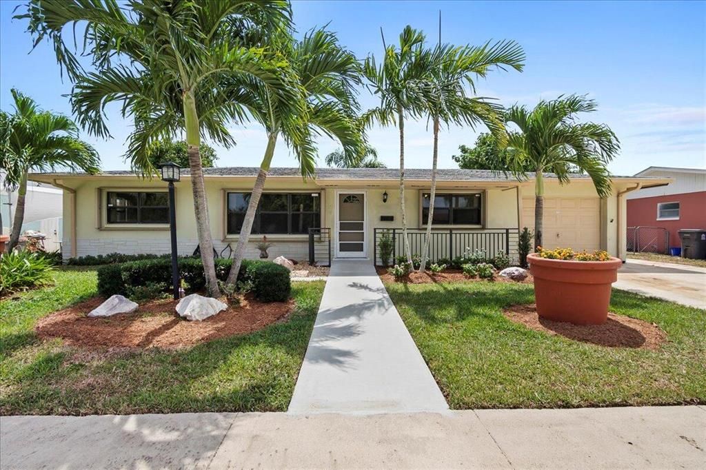 Photo of 3334 Capri Road, Palm Beach Gardens, FL 33410 (MLS # R10878325)