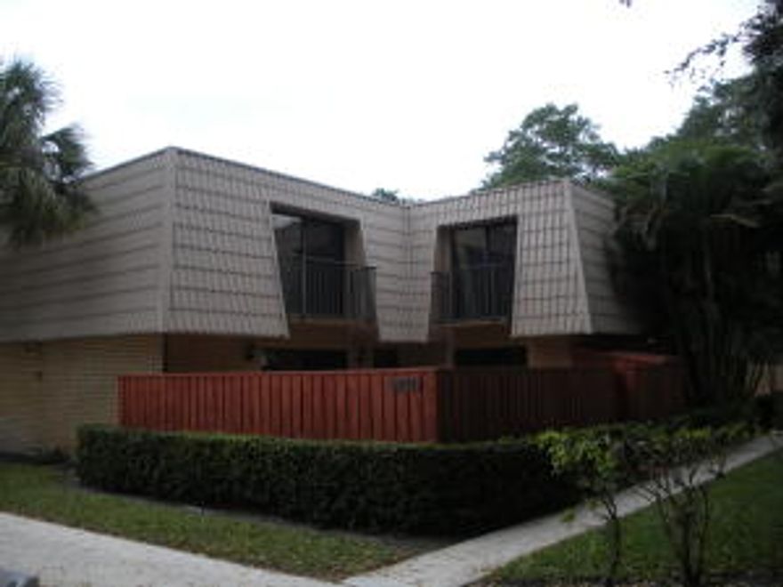 This is a nice townhouse in a central location. Open floor plan. Updated kitchen features stainless steel appliances, cabinets with show case, 
and corian counter tops. Laminate floor throughout living area, stairs, and 2 bedrooms. Both 2 bedrooms have balcony overlooks the court yard.  New A/C was installed in Aug. 2013. Exterior fence was just repainted last year. Front fenced court yard provides privacy and more room to roam. This townhouse has 2 assigned parking spaces. Community amenities include 3 pools, tennis courts, racquet ball courts, and basketball court. Sandalwood Lakes South is close to everything: I-95, Turnpike, City Place, restaurants and shopping. Come see this fabulous home, and make it your home sweet home.