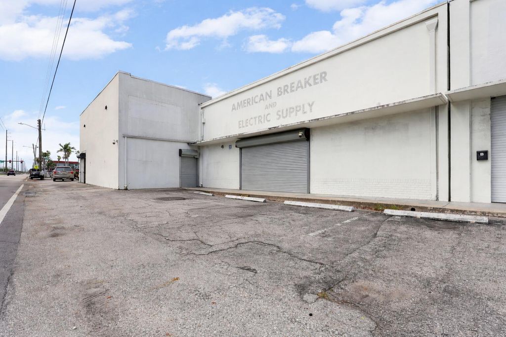 Photo of 1800 N Dixie Highway, Hollywood, FL 33020 (MLS # B26016361)