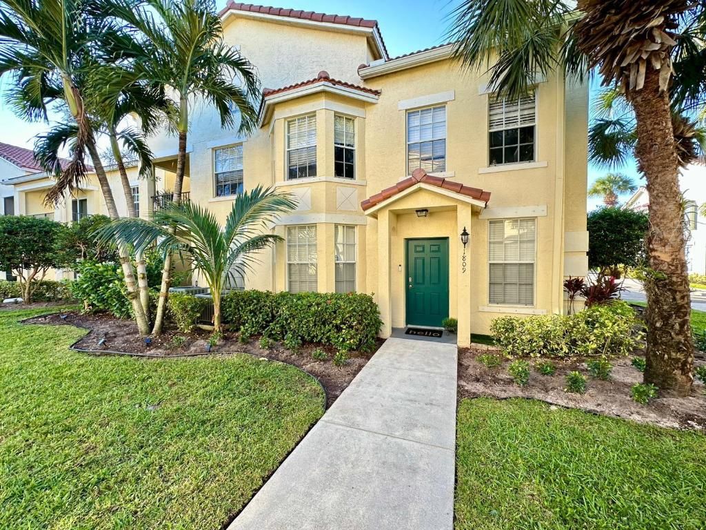 Photo of 1809 E Belmont Place, Boynton Beach, FL 33436 (MLS # R11130198)