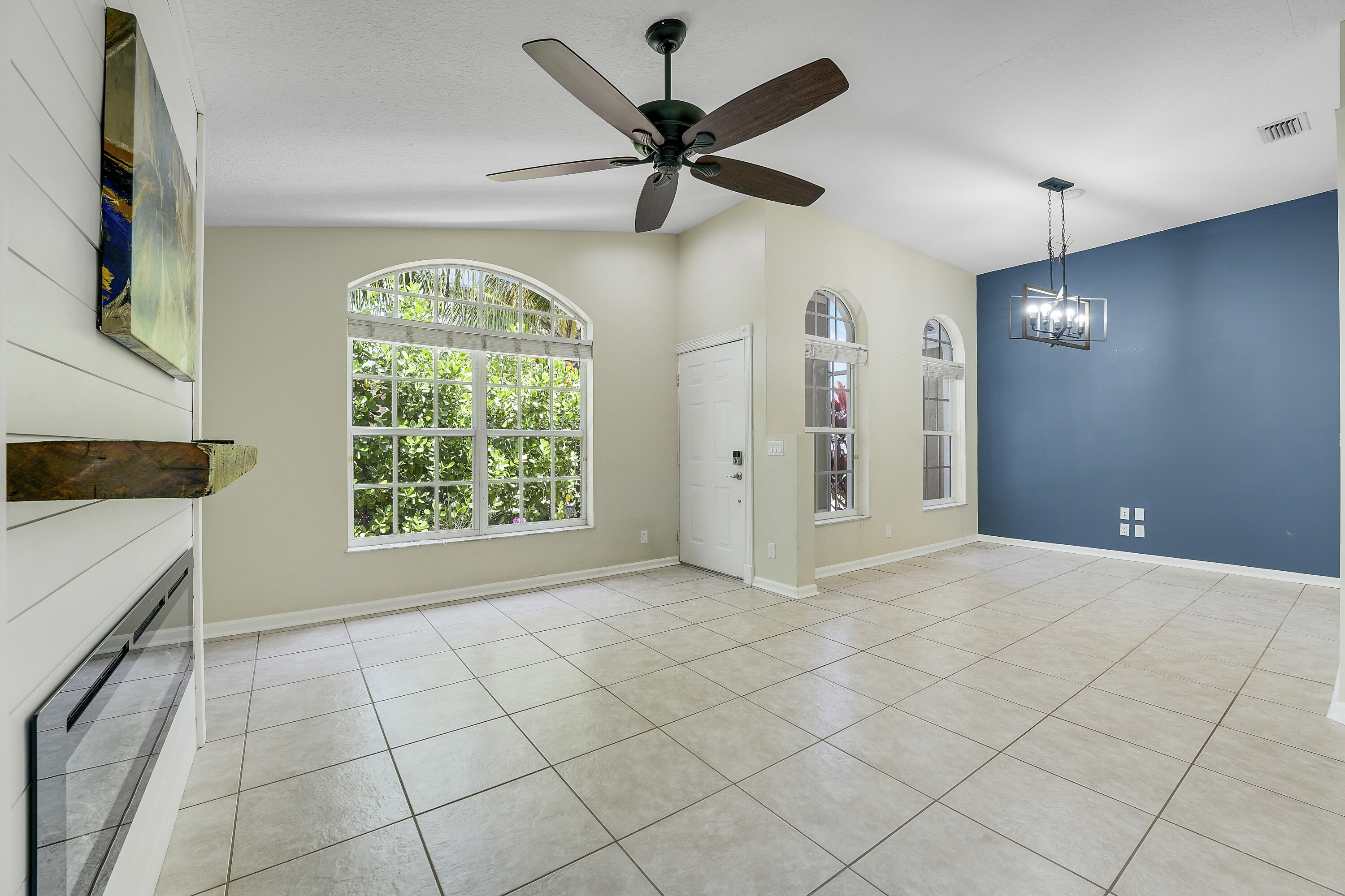 NORTH PALM BEACH HEIGHTS - Residential