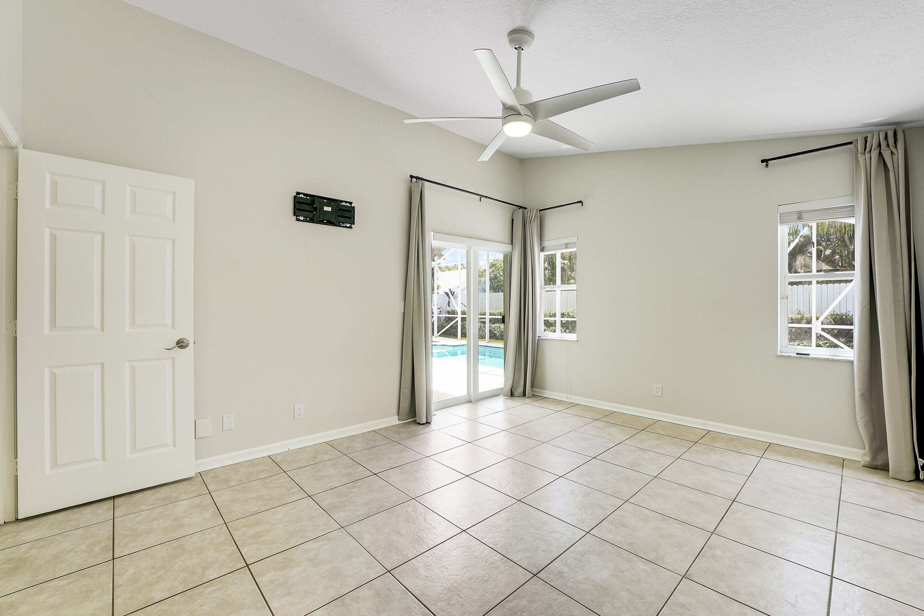 NORTH PALM BEACH HEIGHTS - Residential