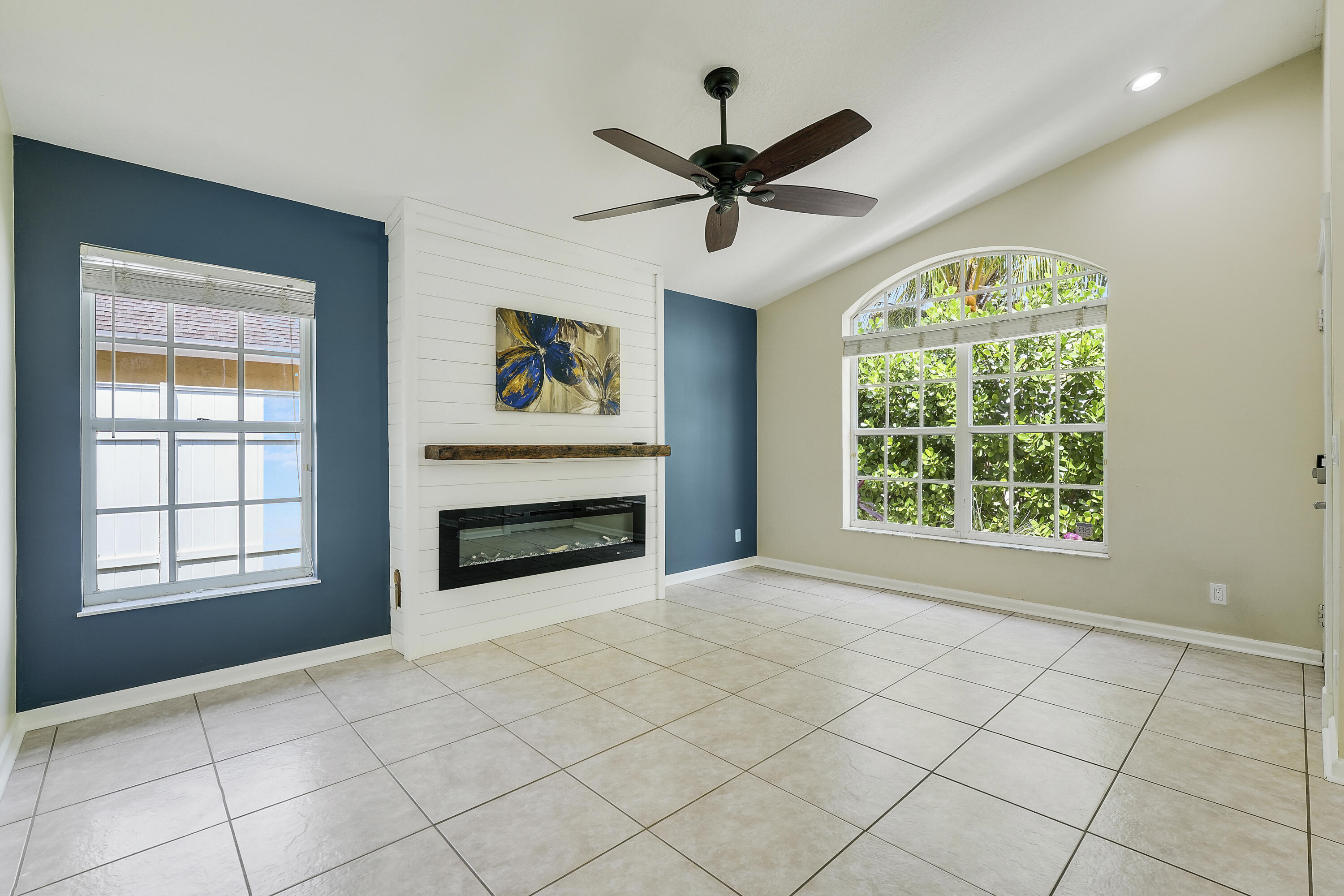 NORTH PALM BEACH HEIGHTS - Residential