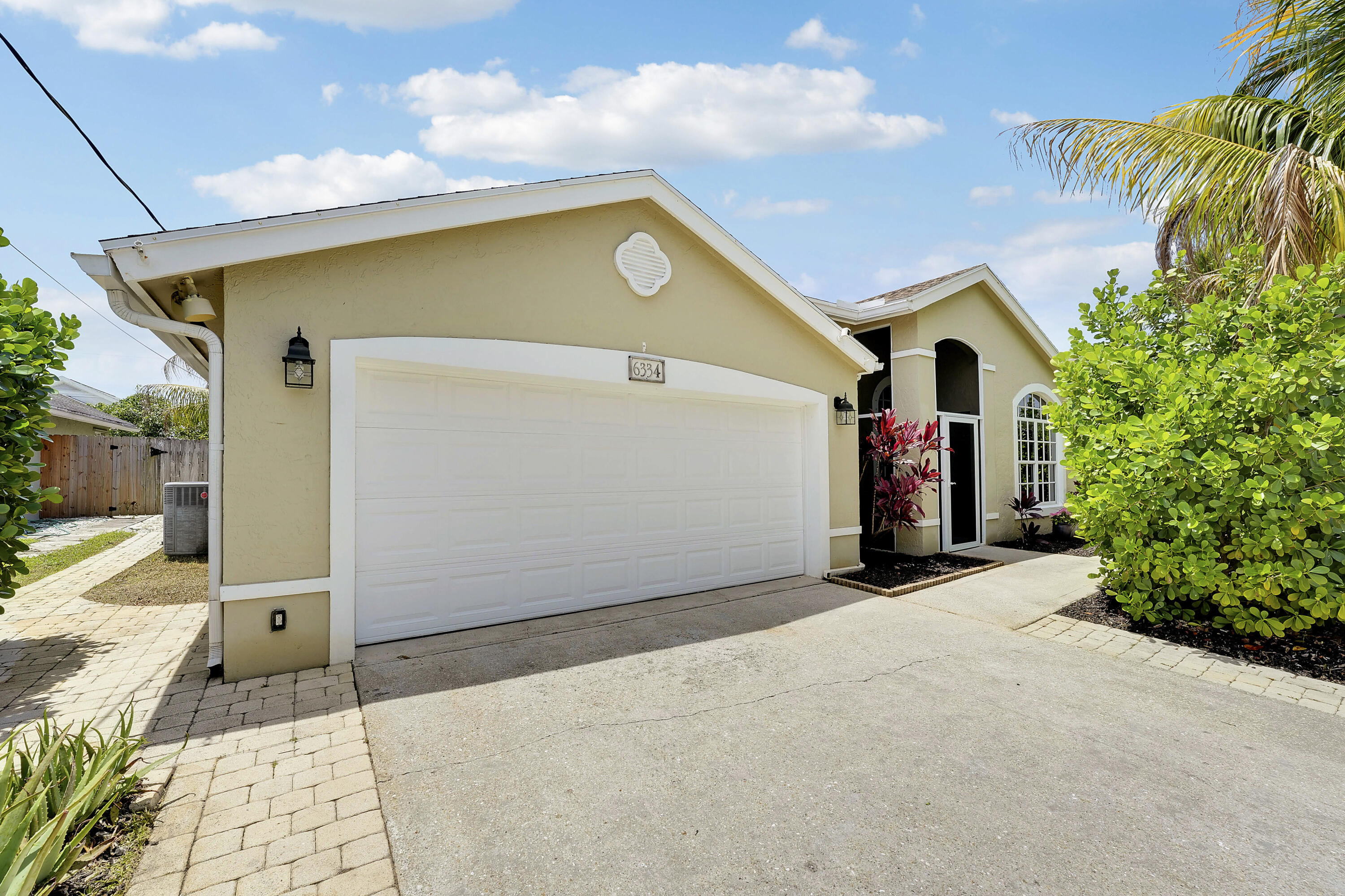 NORTH PALM BEACH HEIGHTS - Residential