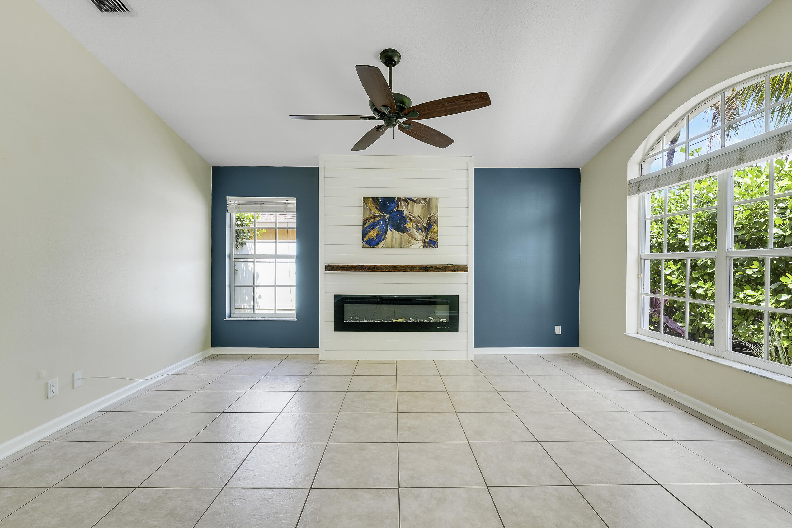 NORTH PALM BEACH HEIGHTS - Residential