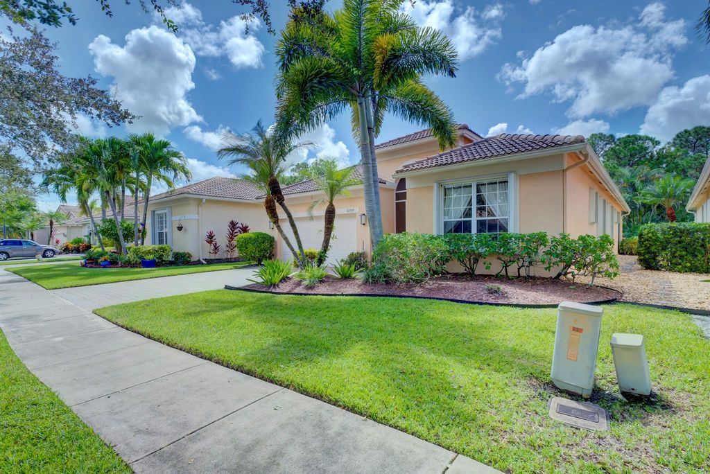 Photo of 6895 SE Twin Oaks Circle, Stuart, FL 34997 (MLS # R10922596)