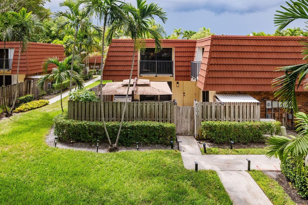 Photo of 730 NW 99th Circle, Plantation, FL 33324 (MLS # B26040417)
