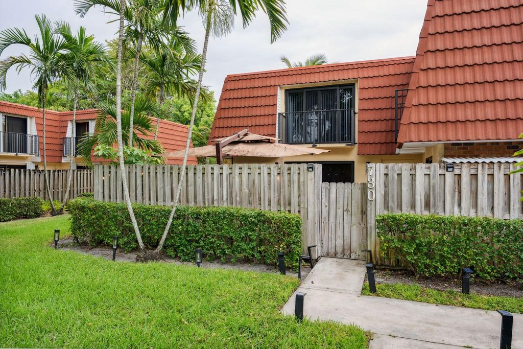 Photo of 730 NW 99th Circle, Plantation, FL 33324 (MLS # B26040417)