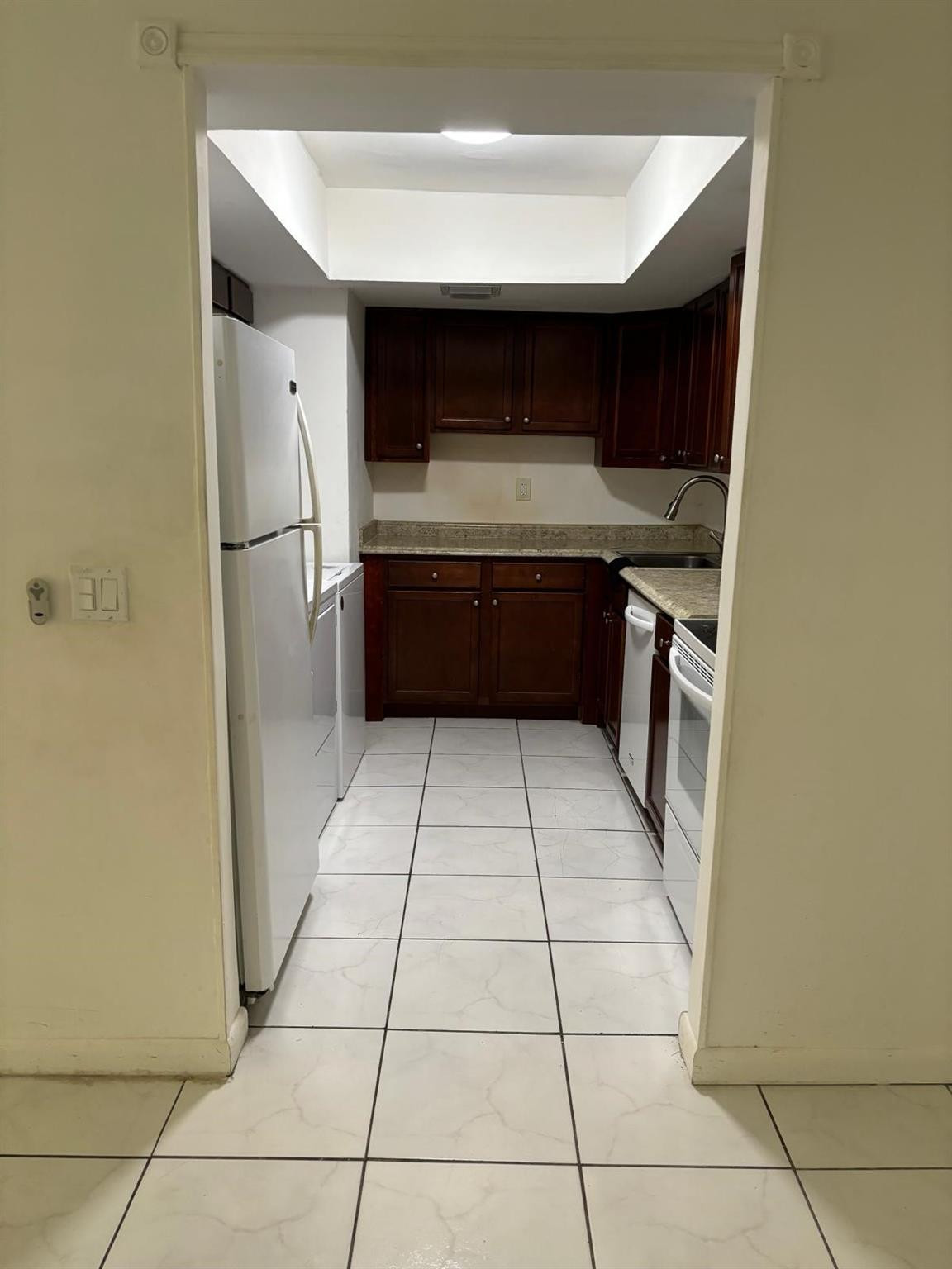 HABITAT II CONDO - Residential Lease
