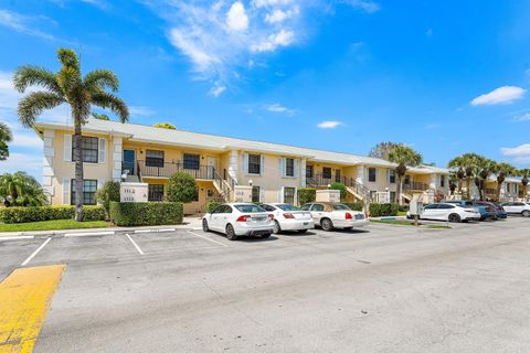 Photo of 1111 Keystone Drive #B, Jupiter, FL 33458 (MLS # B26007495)