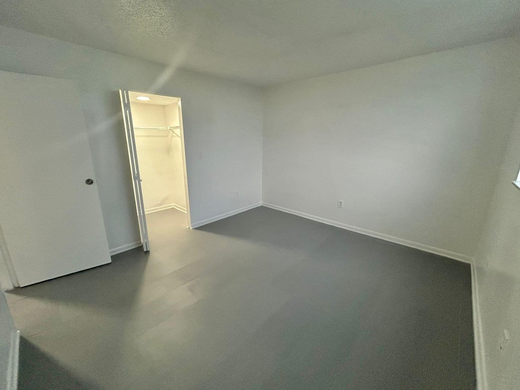 SOMERSET AT LAUDERDALE LA - Residential