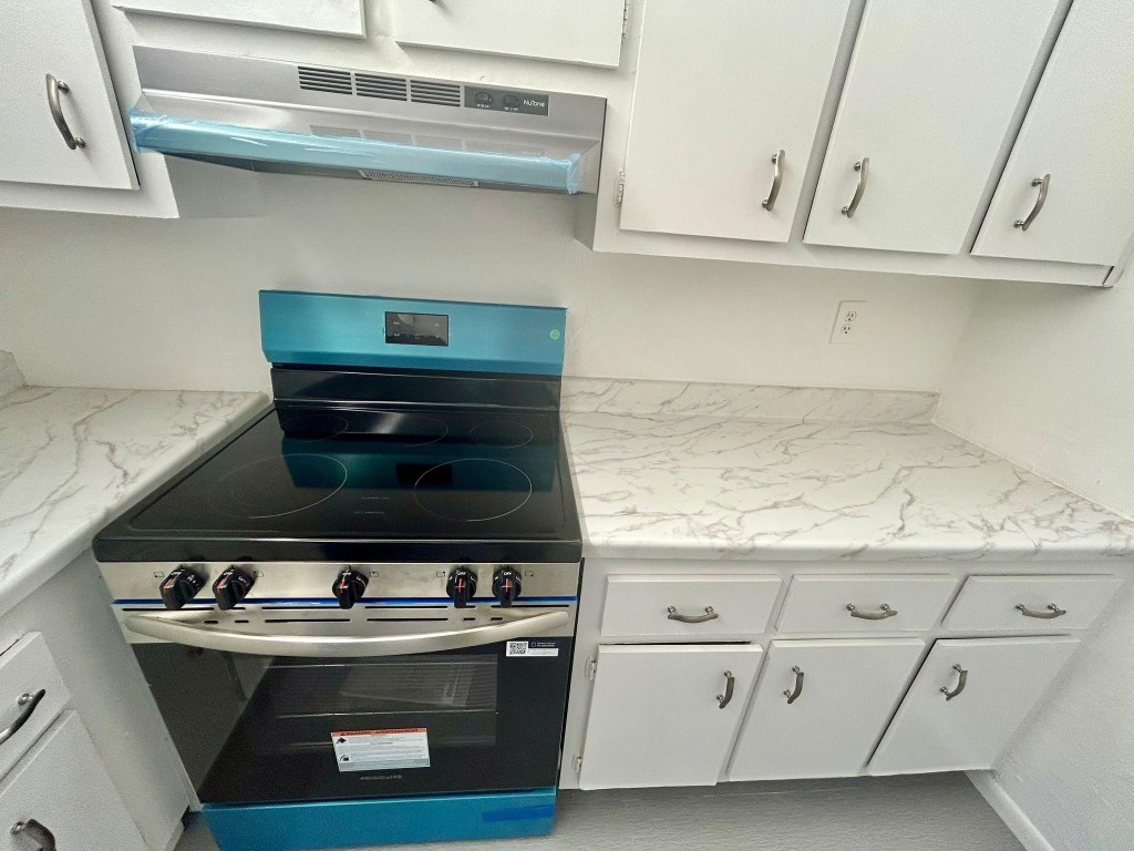 SOMERSET AT LAUDERDALE LA - Residential