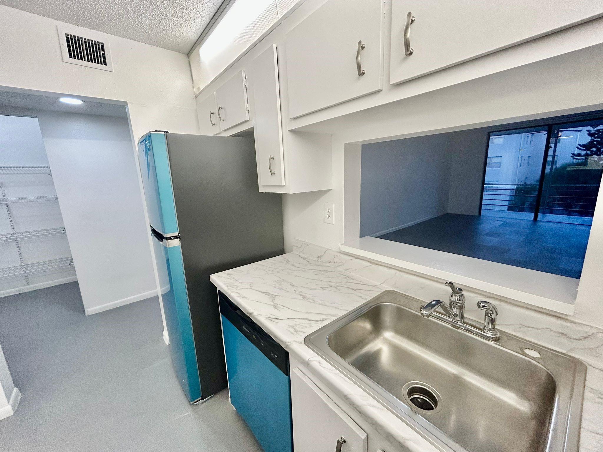 View photos, virtual tours, details... 2850 Somerset Dr 316L