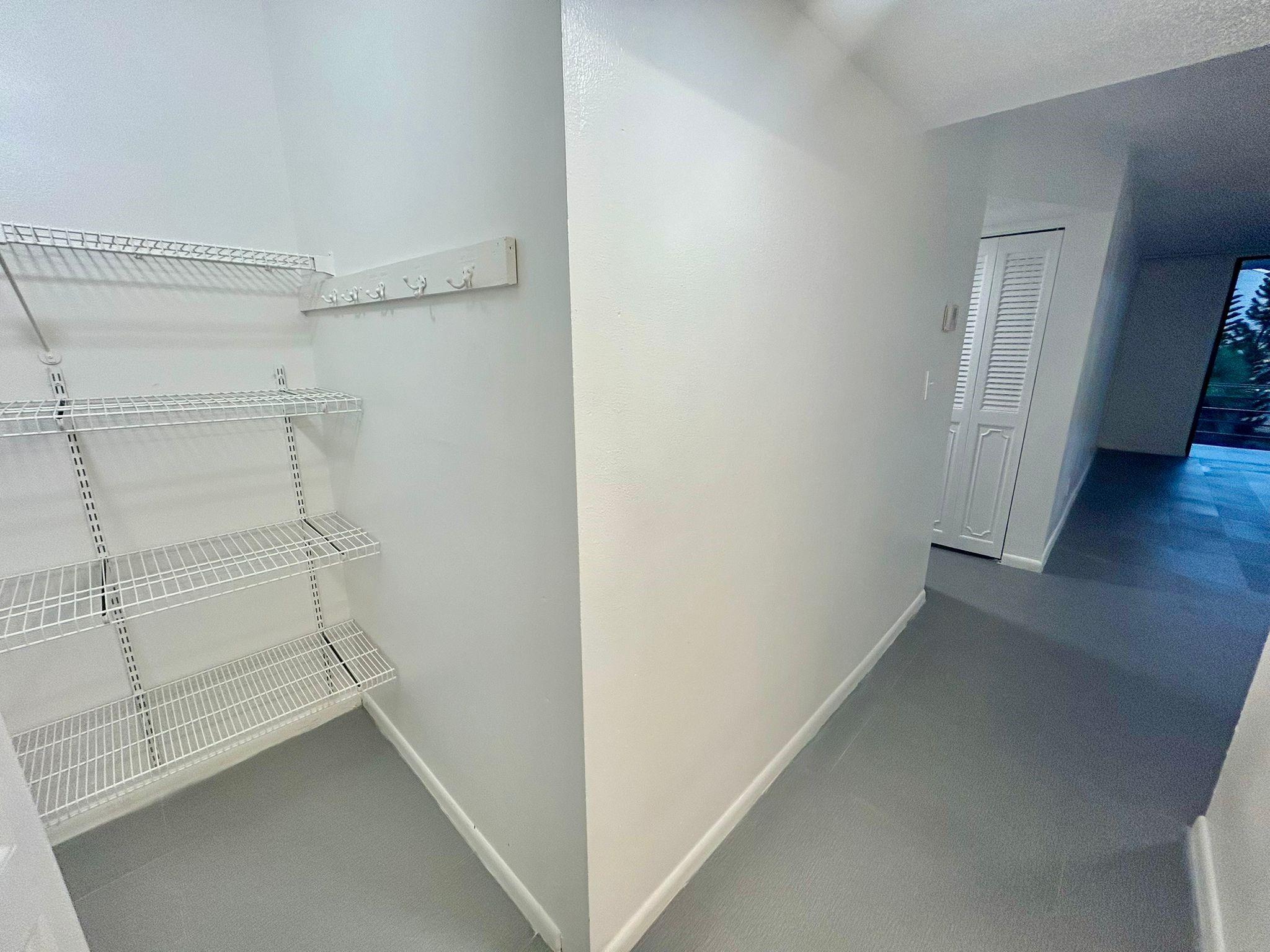 SOMERSET AT LAUDERDALE LA - Residential