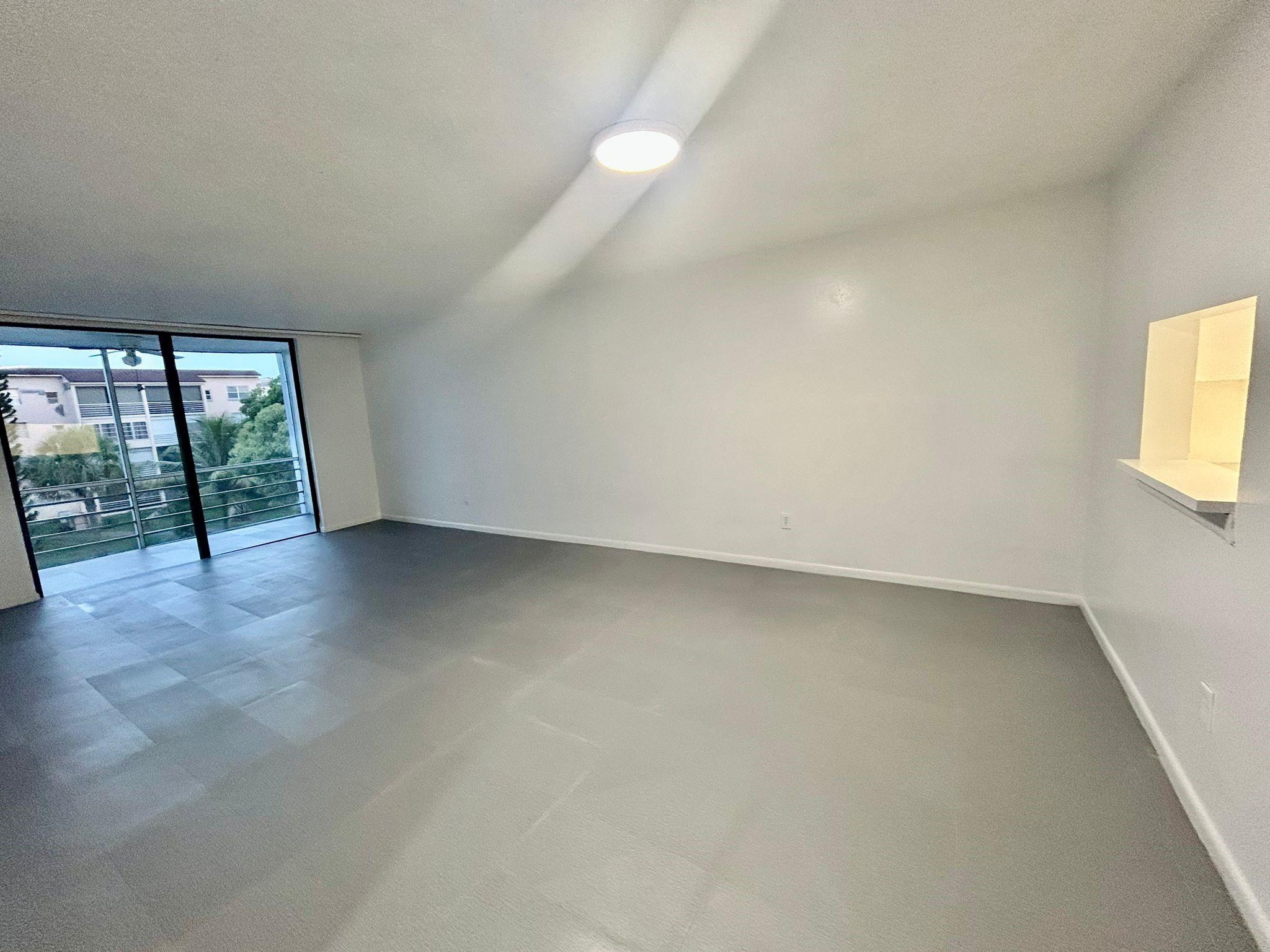 SOMERSET AT LAUDERDALE LA - Residential