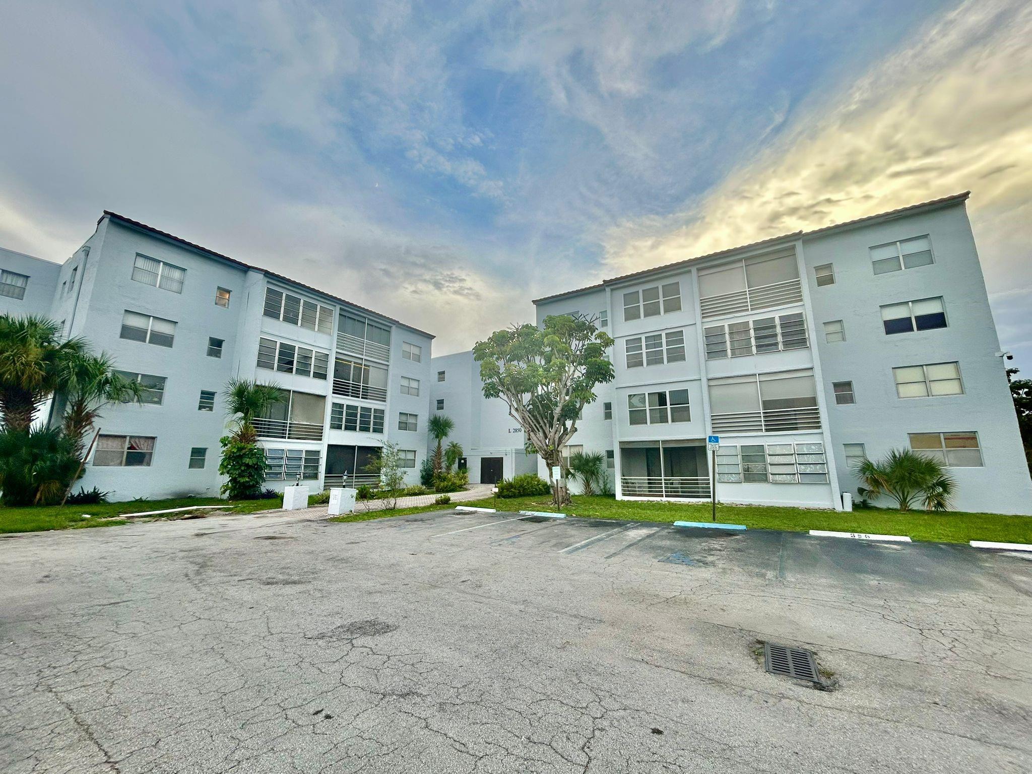 View photos, virtual tours, details... 2850 Somerset Dr 316L