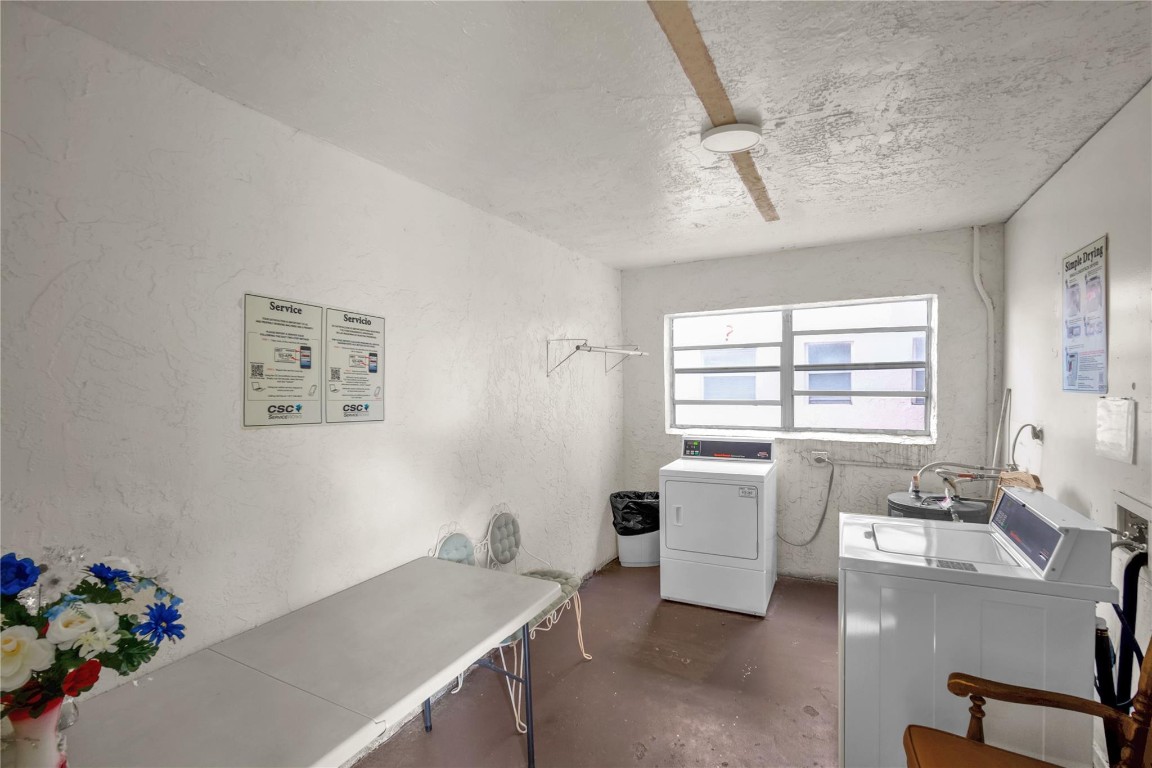 SOMERSET AT LAUDERDALE LA - Residential