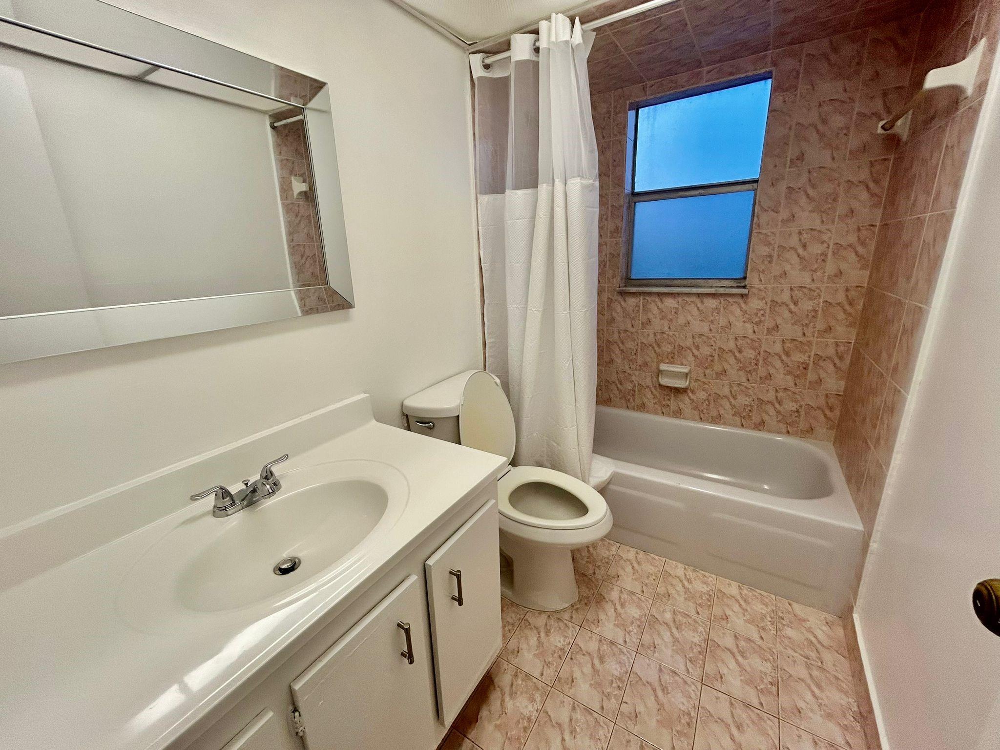 SOMERSET AT LAUDERDALE LA - Residential